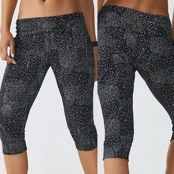 Fabletics high Hamilton Sweatpant Foldover Constellation Print Cropped Jogger-M - Picture 1 of 10